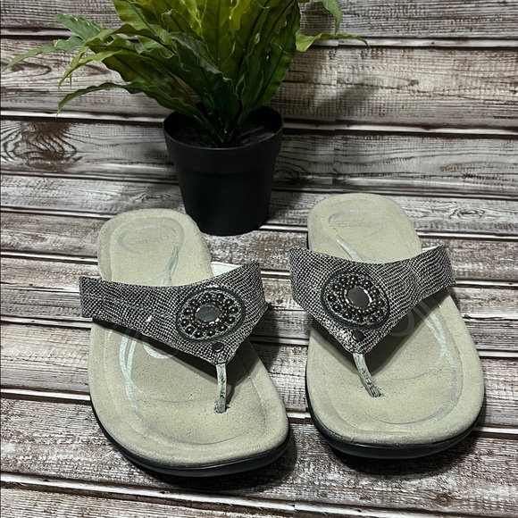 Obeo Brisa Elegant Black and Gray Beaded Women's Sandals Thong Size 9 - Picture 3 of 11